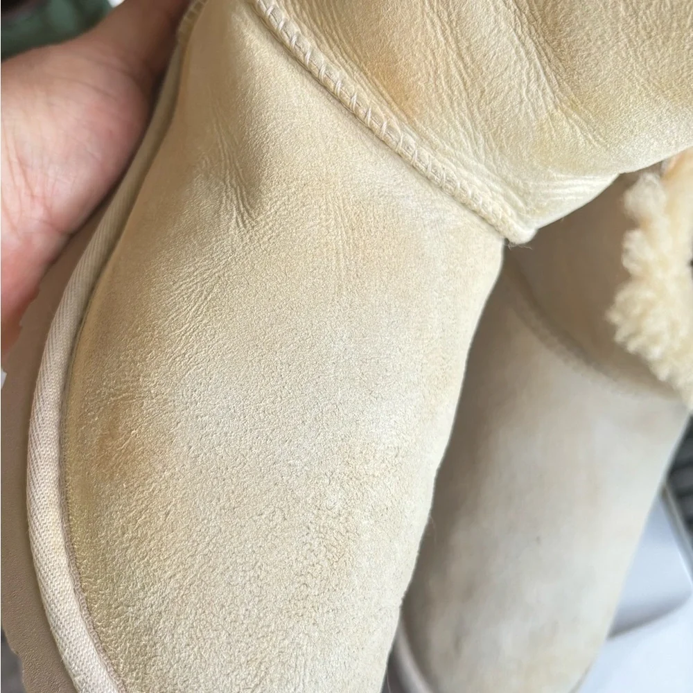 UGG Mini Bailey Button II